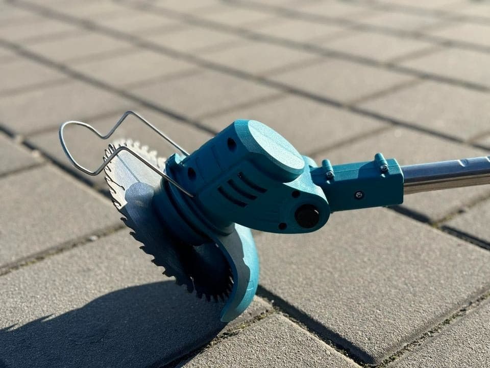 Makita aku trimer / kosilica + 2 baterije + nastavci